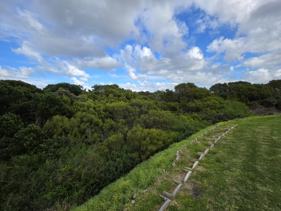 4 Bedroom Property for Sale in Paradise Beach Eastern Cape